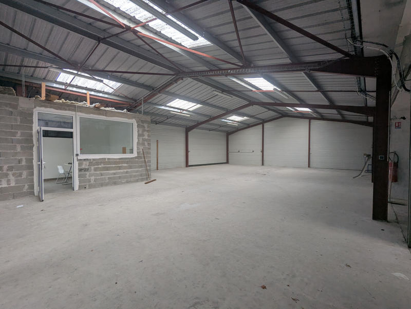 Local commercial - 420 m² - 4 pièces