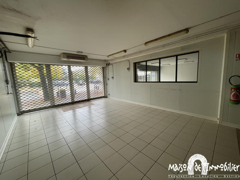 Local commercial - 184 m² - 7 pièces