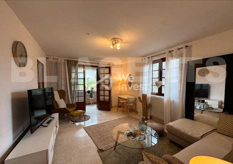 Maison - 235 m² - 8 pièces