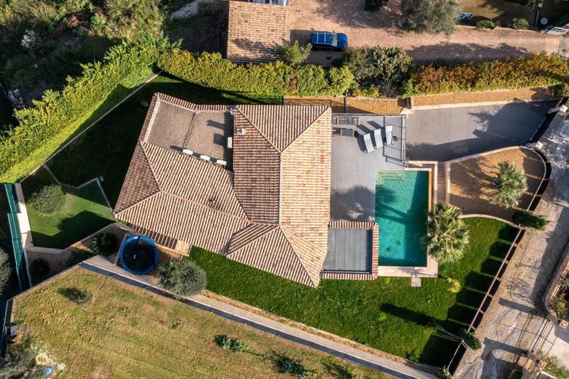 Maison - 250 m² - 6 pièces