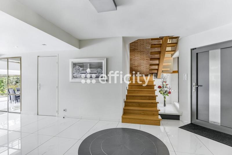 Maison - 393 m² - 10 pièces