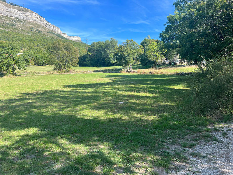 Terrain - 1 500 m²