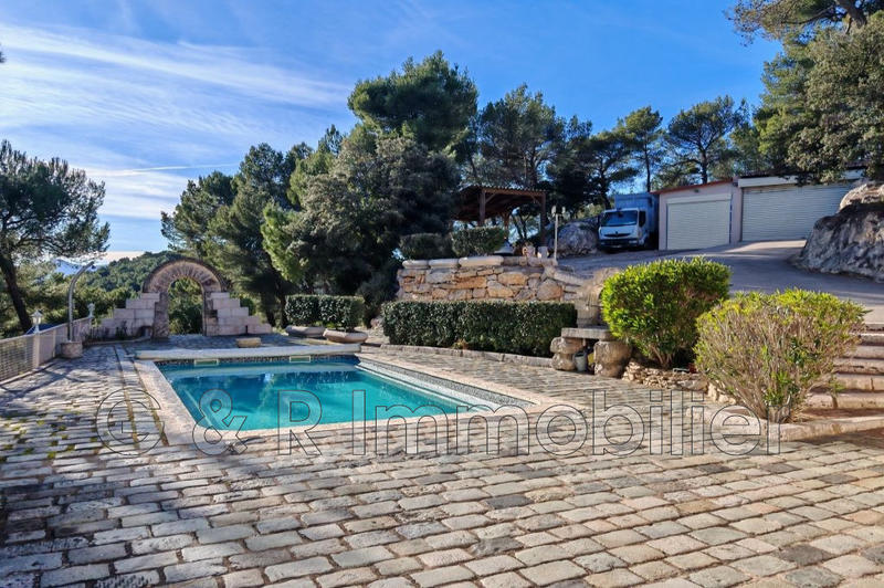 Maison - 185 m² - 8 pièces