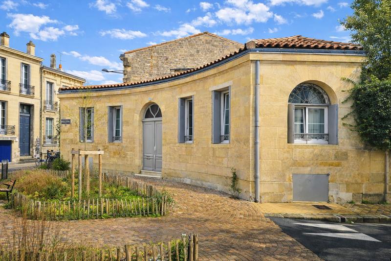 Maison - 195 m² - 8 pièces