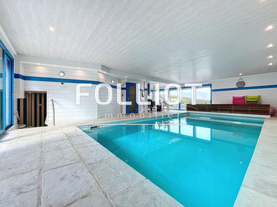 Maison - 215 m² - 10 pièces