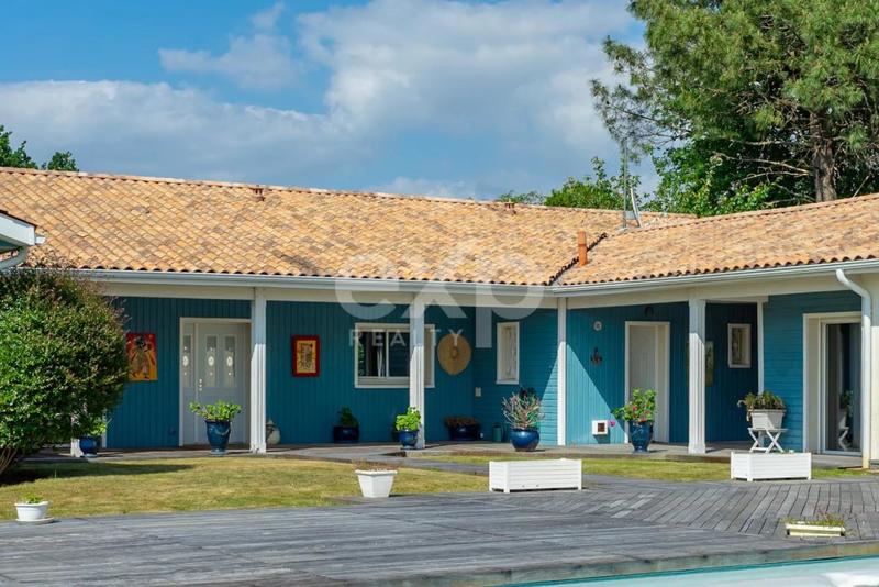 Maison - 295 m² - 12 pièces