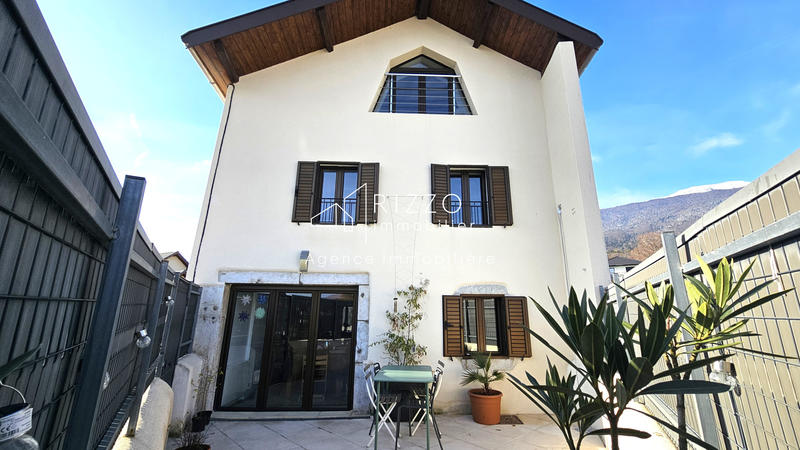 Maison - 102 m² - 5 pièces