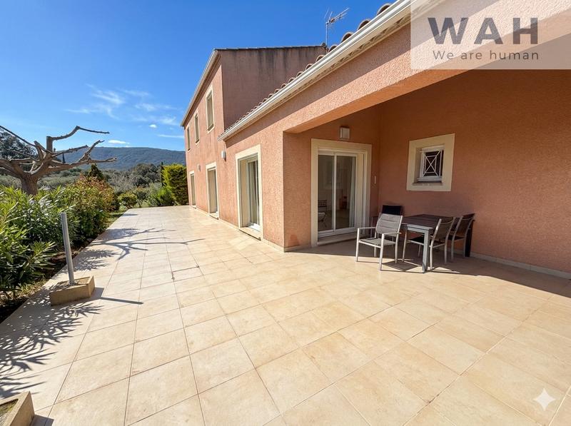 Maison - 203 m² - 6 pièces