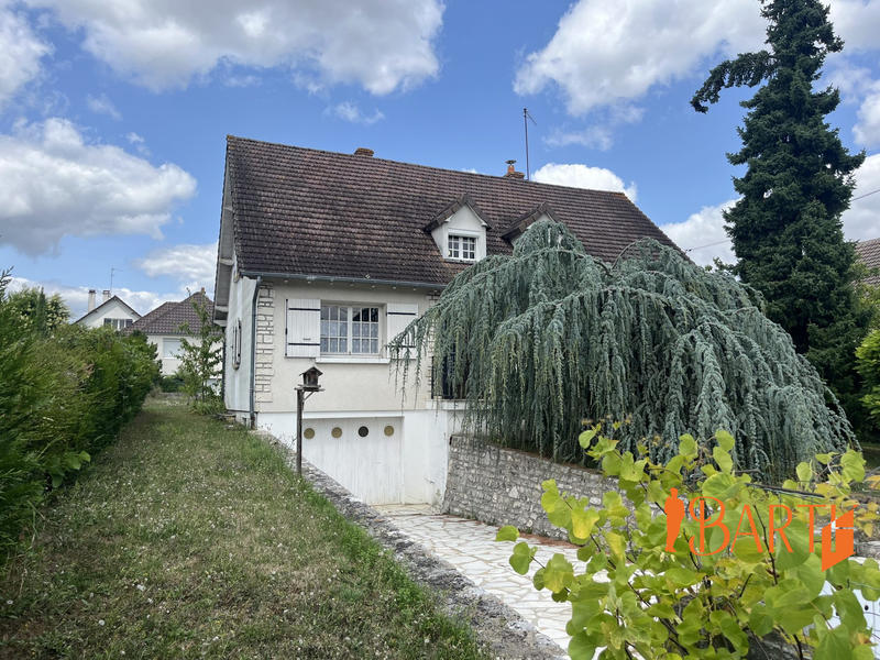 Maison traditionnelle - 179 m² - 6 pièces
