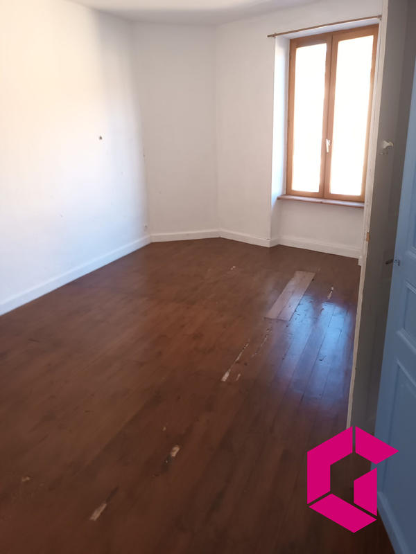 Maison - 137 m² - 9 pièces