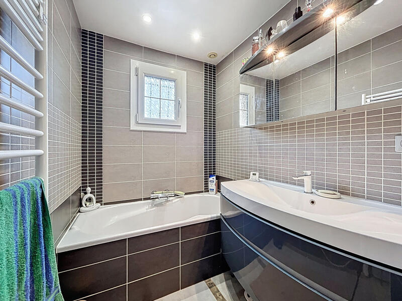 Maison - 105 m² - 4 pièces