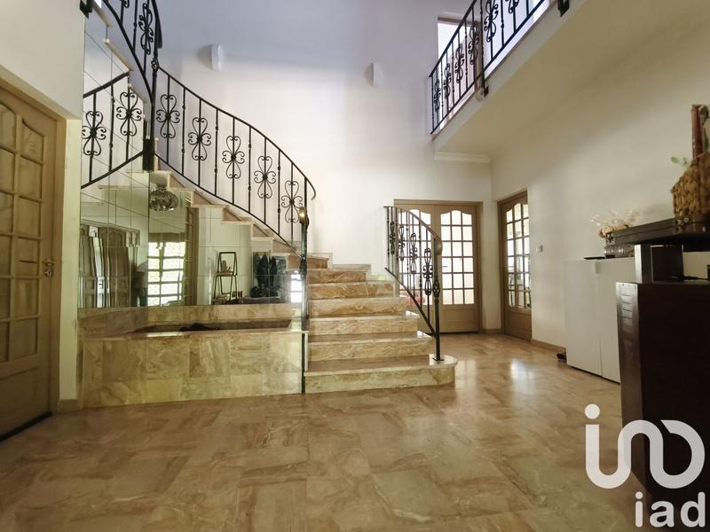 Maison - 303 m² - 9 pièces