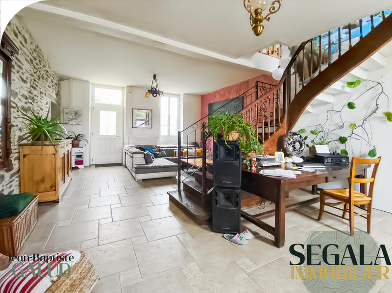 Maison - 230 m² - 6 pièces