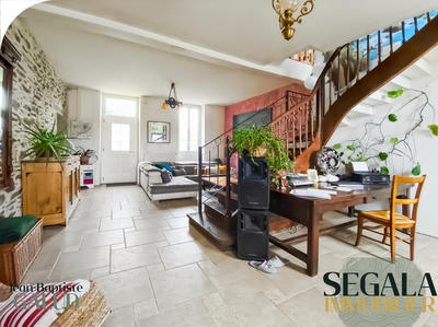 Maison - 230 m² - 6 pièces