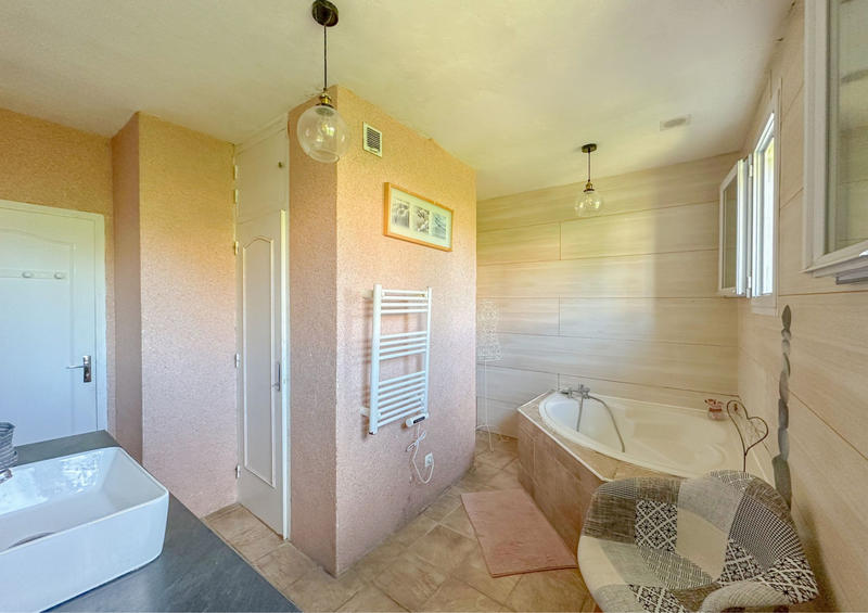 Maison - 186 m² - 8 pièces