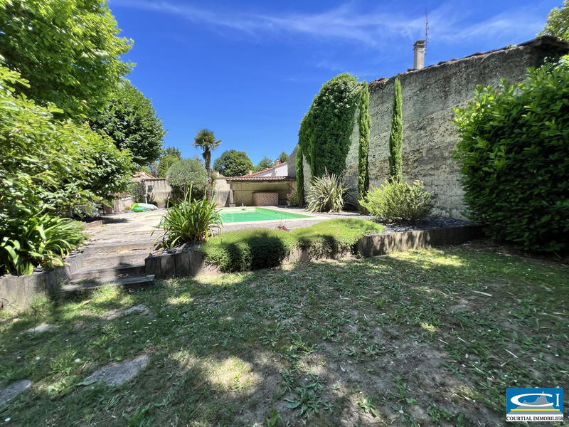 Maison - 202 m² - 7 pièces