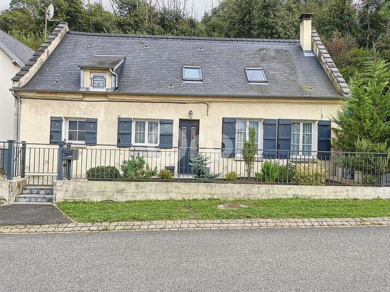 Maison - 236 m² - 7 pièces