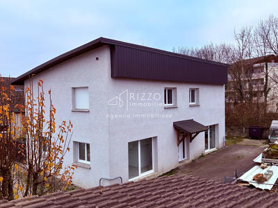 Maison - 160 m² - 8 pièces