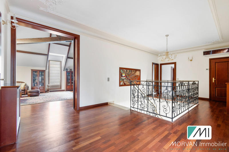 Maison - 365 m² - 12 pièces