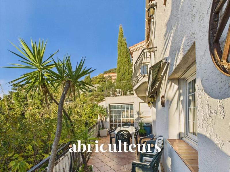 Appartement - 216 m² - 7 pièces