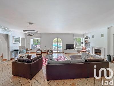 Maison - 239 m² - 9 pièces