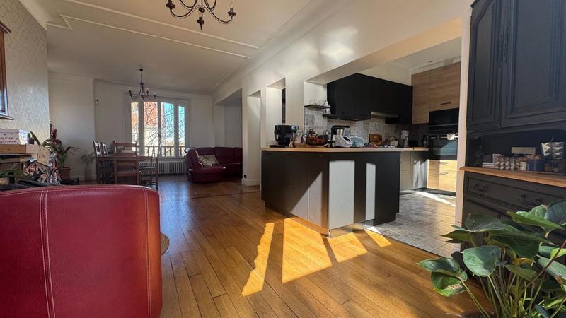 Maison - 203 m² - 6 pièces