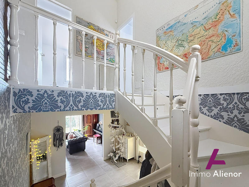 Maison - 202 m² - 6 pièces