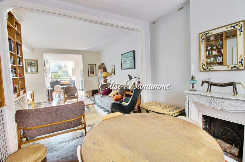 Maison - 227 m² - 8 pièces