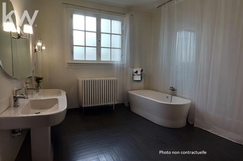 Maison traditionnelle - 229 m² - 8 pièces