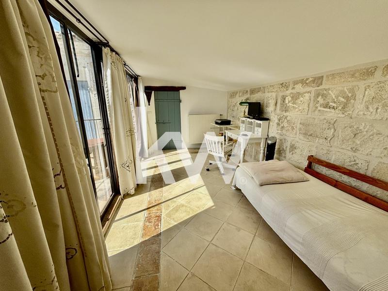 Maison - 300 m² - 11 pièces