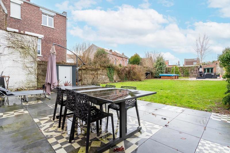 Maison - 187 m² - 7 pièces