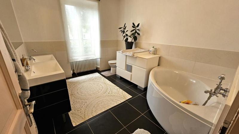 Maison - 198 m² - 8 pièces