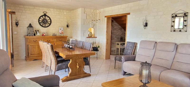 Maison traditionnelle - 166 m² - 6 pièces