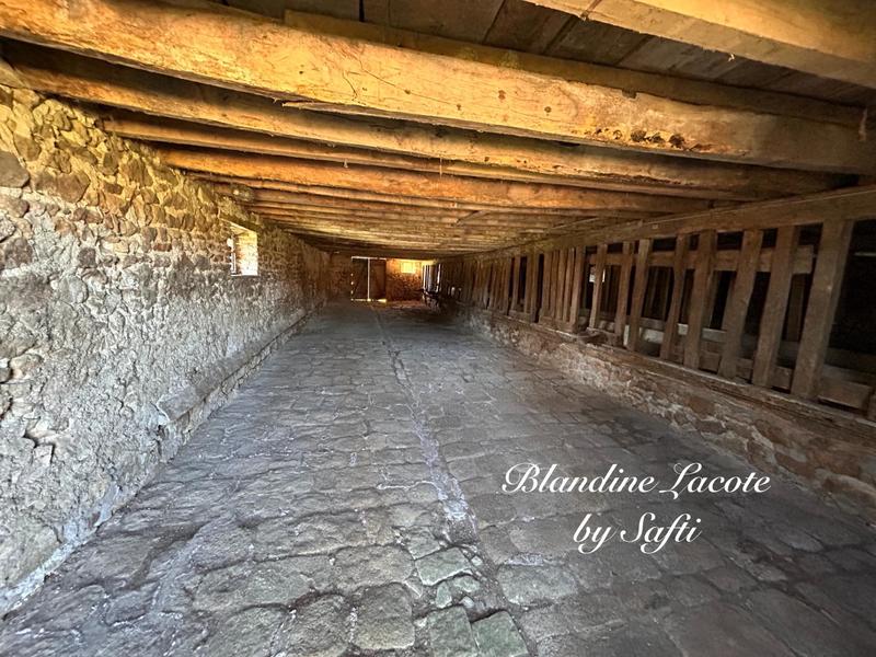 Maison - 207 m² - 8 pièces