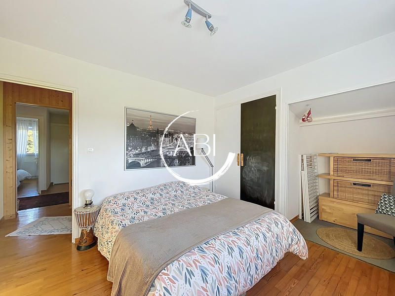 Maison - 201 m² - 9 pièces