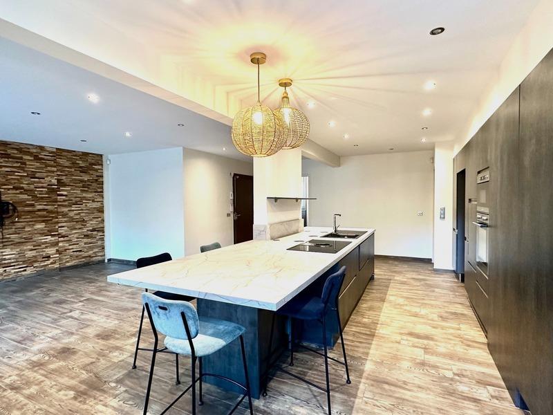 Appartement - 180 m² - 5 pièces