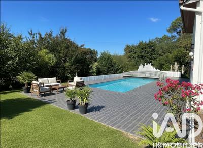 Maison - 268 m² - 8 pièces