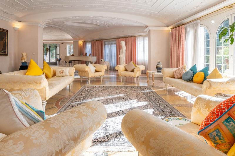 Villa - 857 m² - 15 pièces