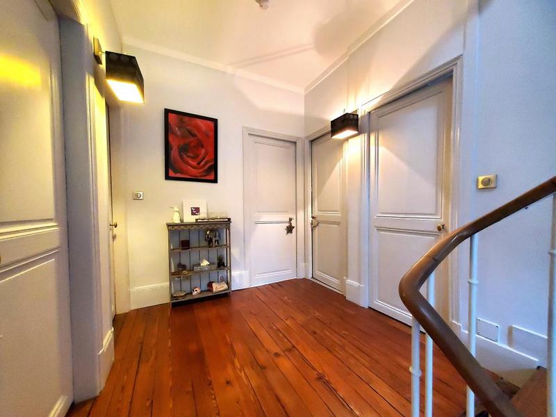 Maison de ville - 201 m² - 7 pièces