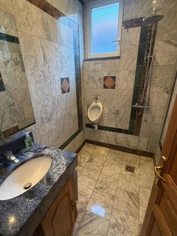 Propriété - 200 m² - 11 pièces