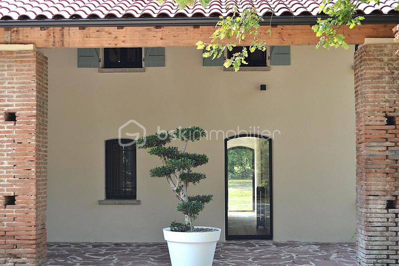 Propriété - 310 m² - 9 pièces