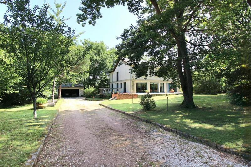 Maison - 227 m² - 8 pièces