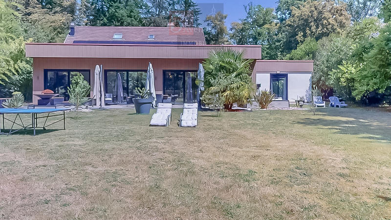 Maison - 260 m² - 7 pièces