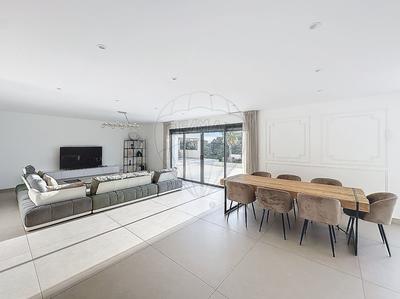 Maison - 228 m² - 5 pièces