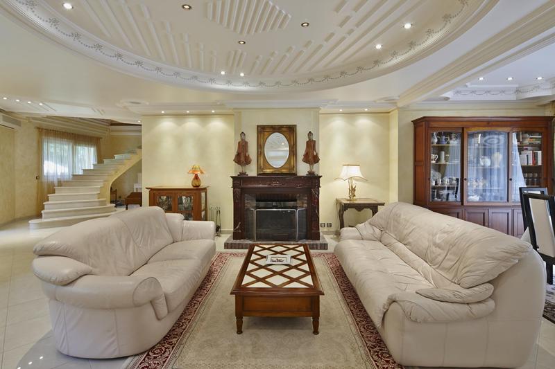 Maison - 296 m² - 10 pièces