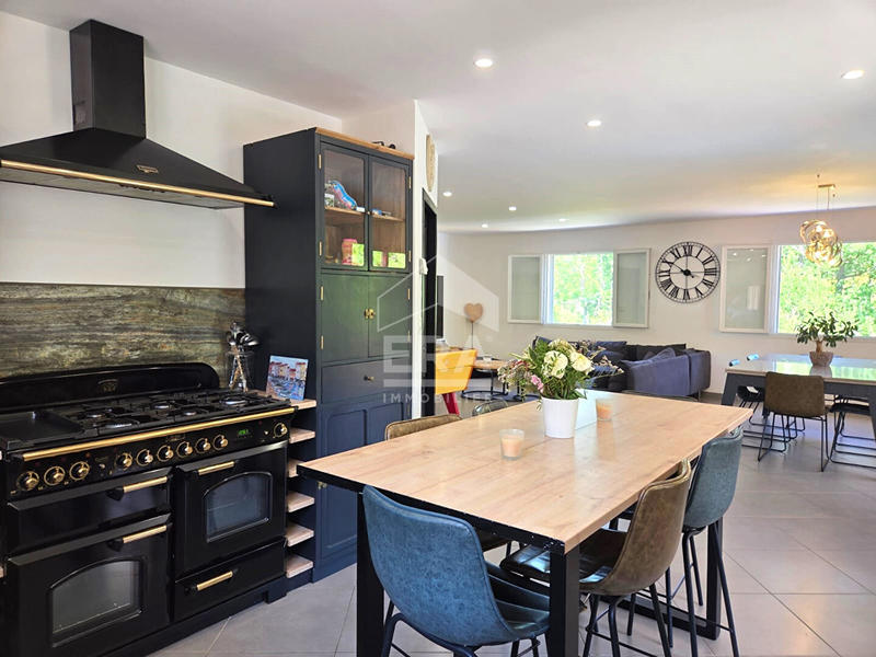 Maison - 194 m² - 6 pièces