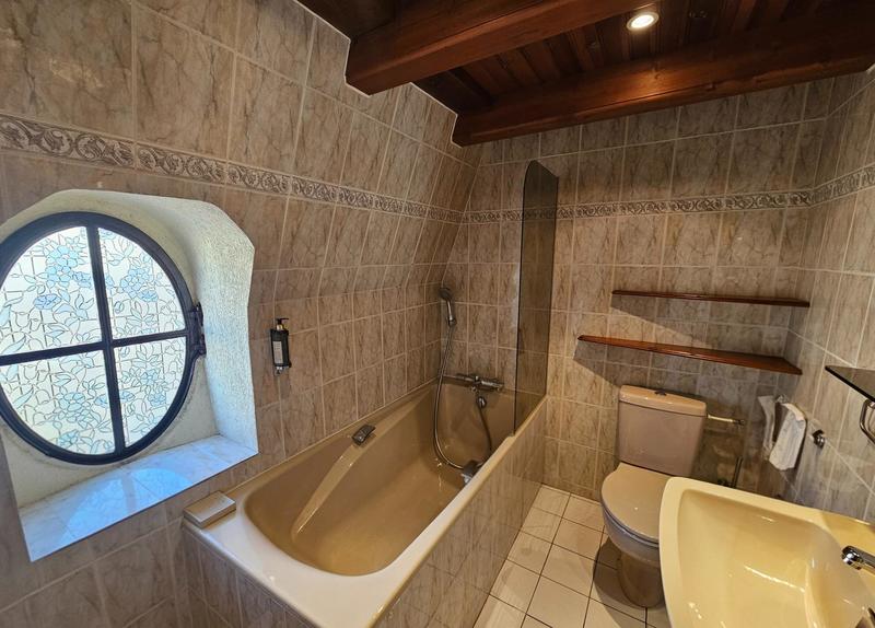 Local commercial - 370 m² - 15 pièces