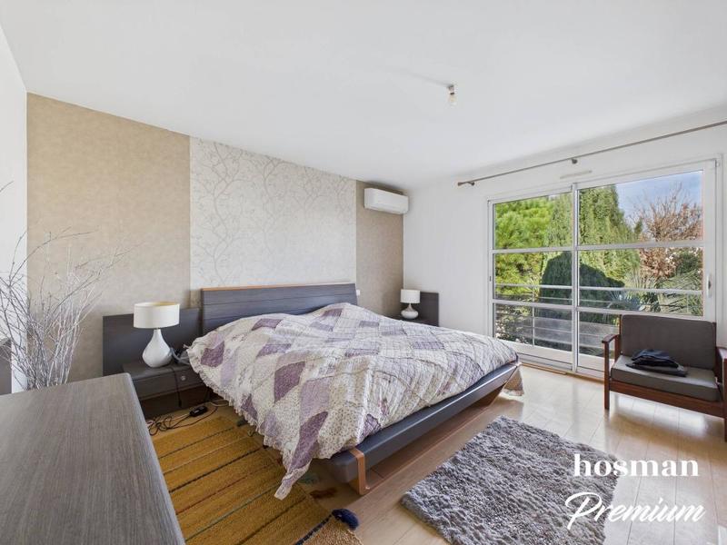 Maison - 220 m² - 6 pièces