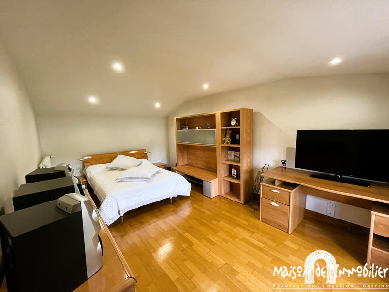 Maison - 380 m² - 9 pièces