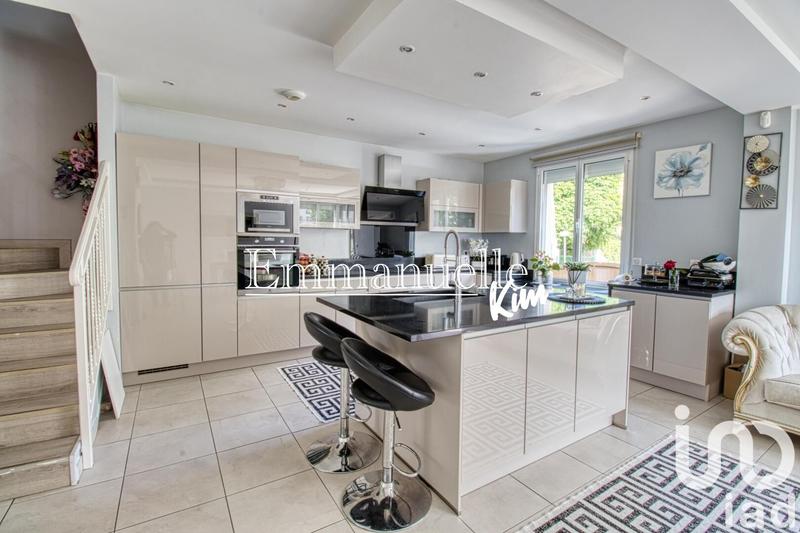 Maison - 270 m² - 8 pièces